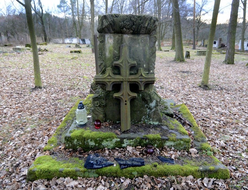 Náš hřbitov – Hasina, Drchlava